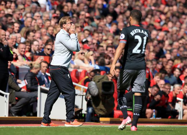 马塞洛儿子恩佐代表皇马在青年欧冠首秀，马塞洛在场边见证（恩佐代表皇马完成青年欧冠首秀，马塞洛场边观战）