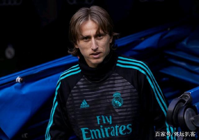 足坛悲喜一夜！AC米兰0-1爆冷被淘汰，13场不败终结，曼联1-1被绝平